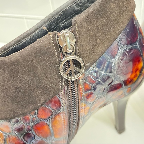 Donald J Pliner Rula Ankle Zip Bootie Brown Patent Leather/Suede Sz 6 1/2 - Picture 4 of 15